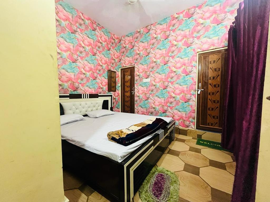 Maa Gauri Paying Guest House Váránaszi Kültér fotó