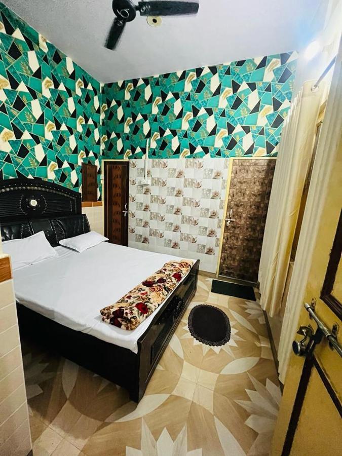 Maa Gauri Paying Guest House Váránaszi Kültér fotó