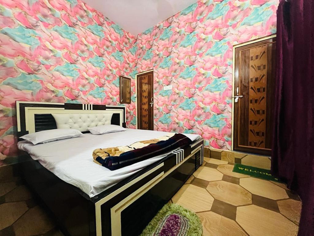 Maa Gauri Paying Guest House Váránaszi Kültér fotó
