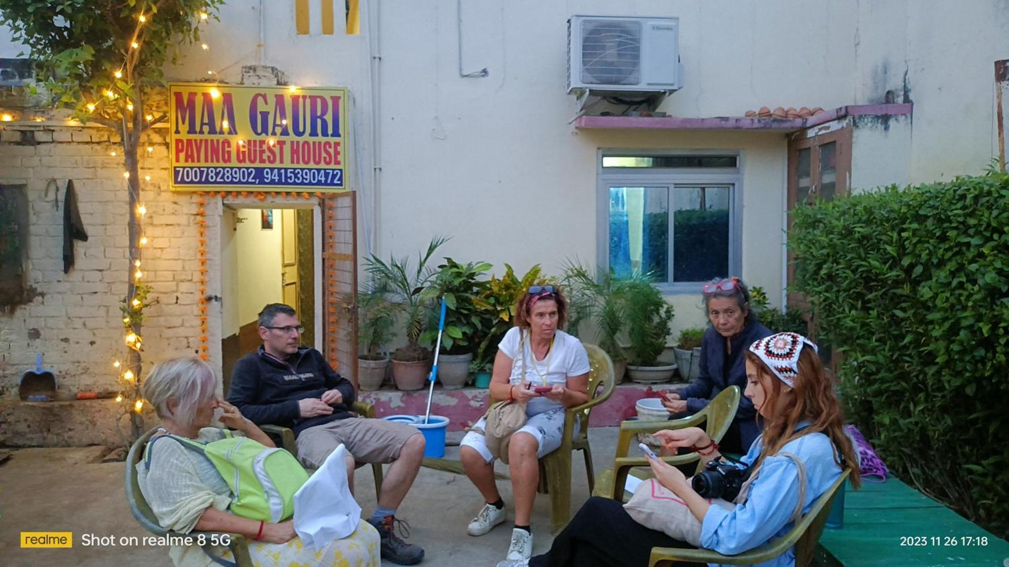 Maa Gauri Paying Guest House Váránaszi Kültér fotó
